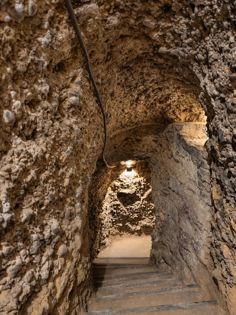 Escalera de acceso al calado de Bodegas FECO